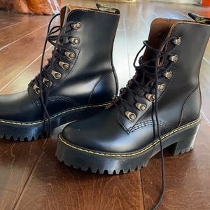 Doc Martens Leona Boots